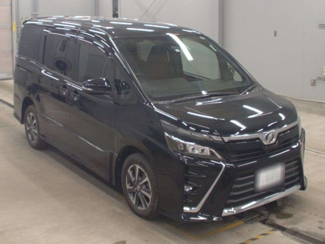 TOYOTA VOXY 2017