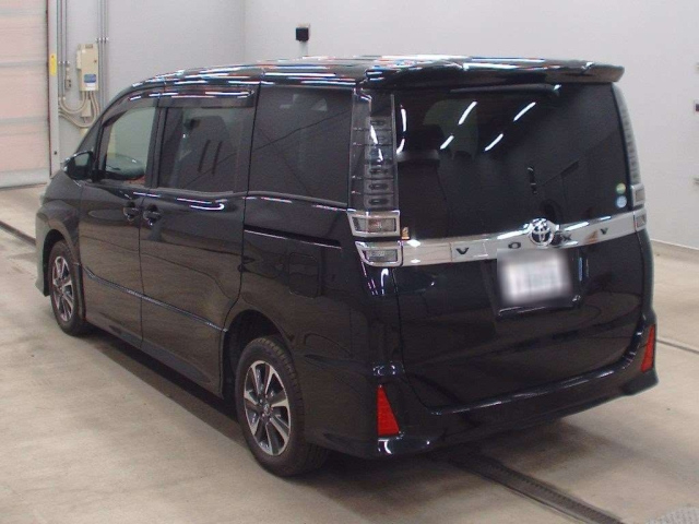 TOYOTA VOXY 2017