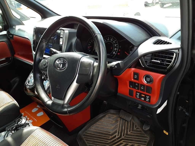 TOYOTA VOXY 2017