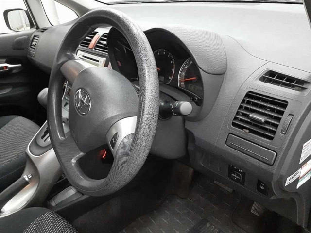 TOYOTA AURIS 2009