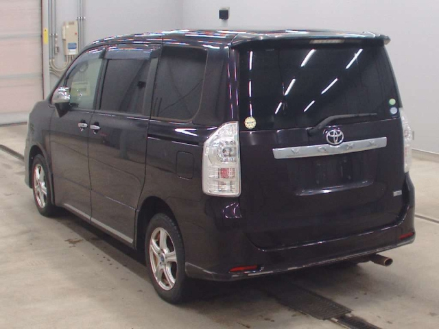 TOYOTA VOXY 2012