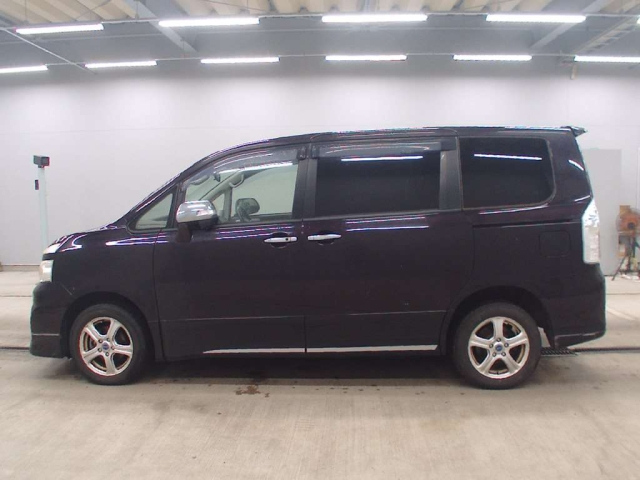 TOYOTA VOXY 2012