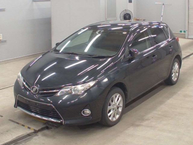TOYOTA AURIS 2012