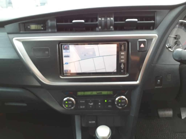 TOYOTA AURIS 2012