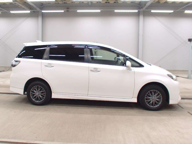 TOYOTA WISH 2017
