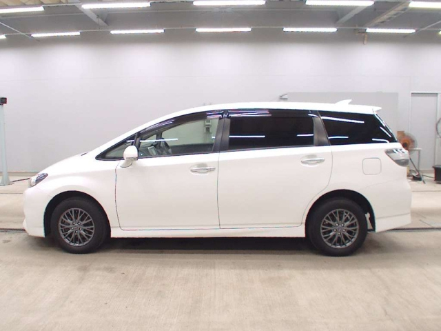 TOYOTA WISH 2017