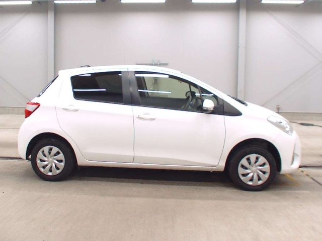 TOYOTA VITZ 2018