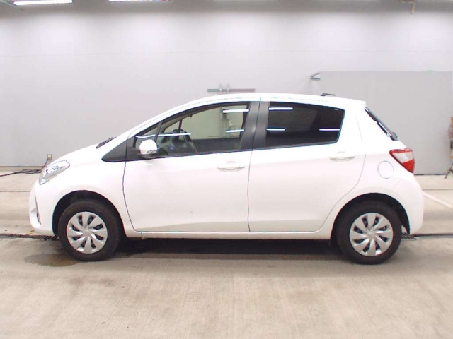 TOYOTA VITZ 2018