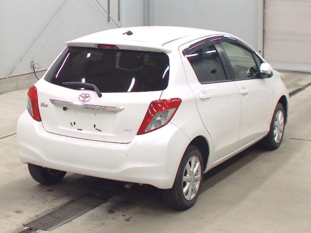 TOYOTA VITZ 2012