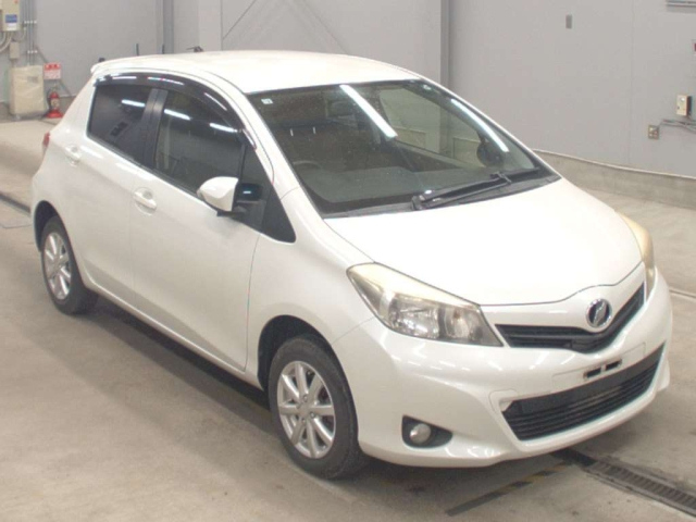 TOYOTA VITZ 2012