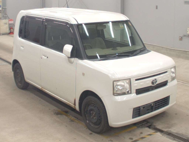 TOYOTA PIXIS SPACE 2012