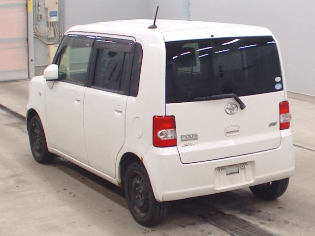 TOYOTA PIXIS SPACE 2012