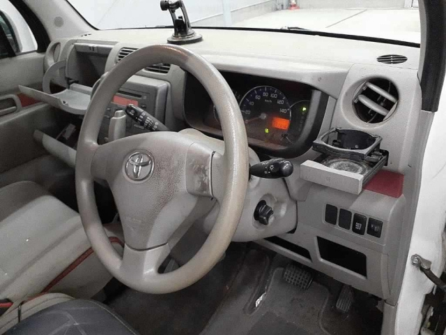 TOYOTA PIXIS SPACE 2012