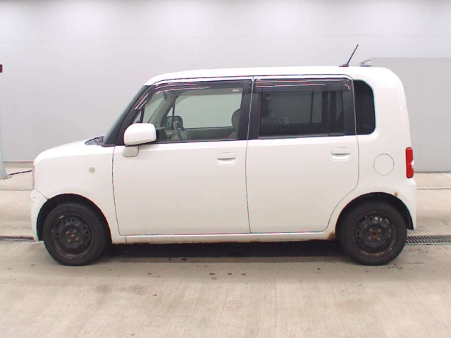 TOYOTA PIXIS SPACE 2012