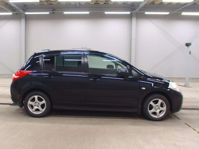 NISSAN TIIDA 2010