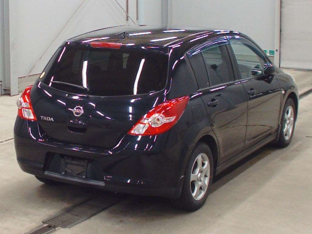 NISSAN TIIDA 2010