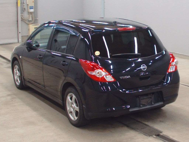 NISSAN TIIDA 2010