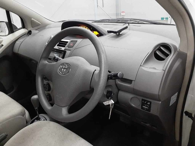 TOYOTA VITZ 2008