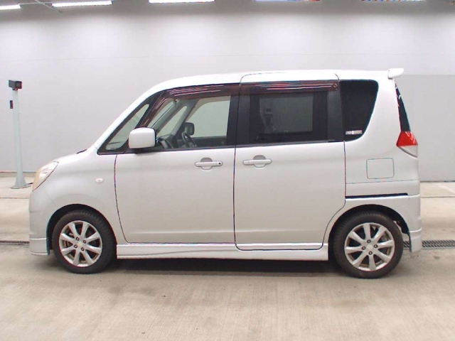 MITSUBISHI DELICA D2 2012