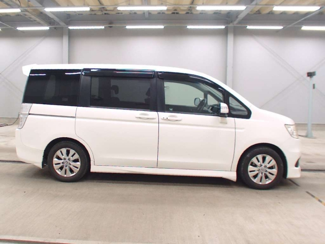 HONDA STEP WAGON 2010