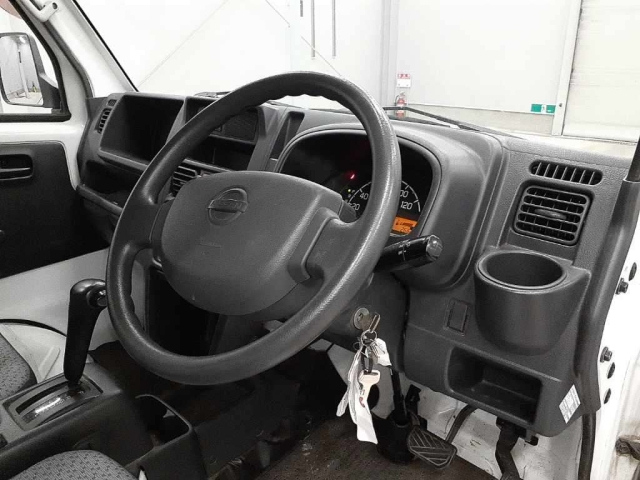 NISSAN CLIPPER TRUCK 2017