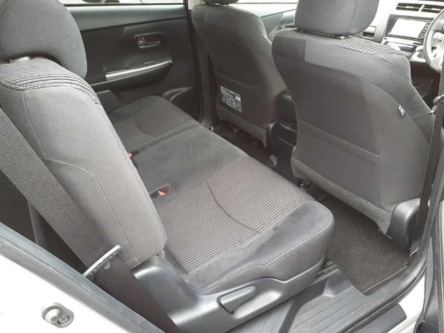 TOYOTA PRIUS ALPHA 2019