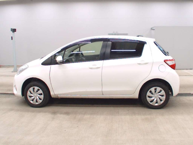 TOYOTA VITZ 2018