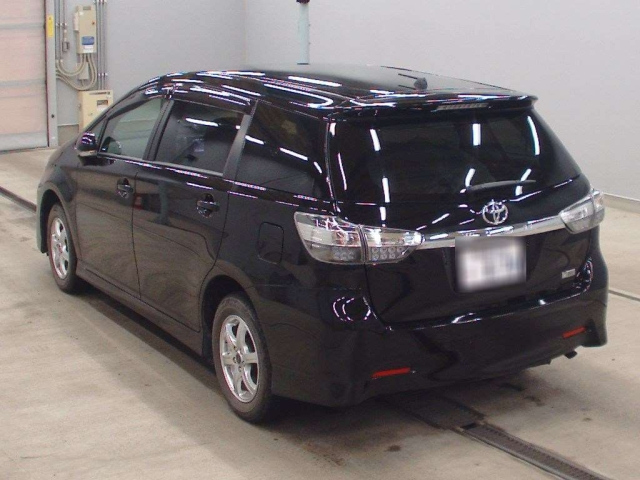 TOYOTA WISH 2013