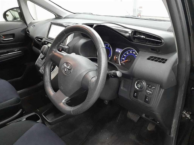 TOYOTA WISH 2013