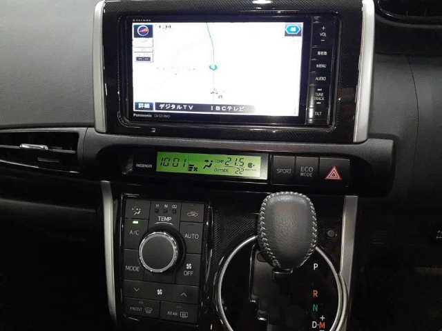 TOYOTA WISH 2013