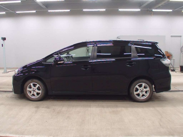 TOYOTA WISH 2013