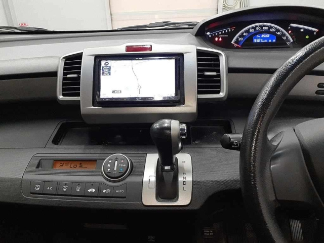 HONDA FREED 2012
