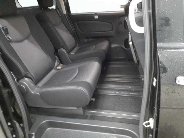 NISSAN SERENA 2013