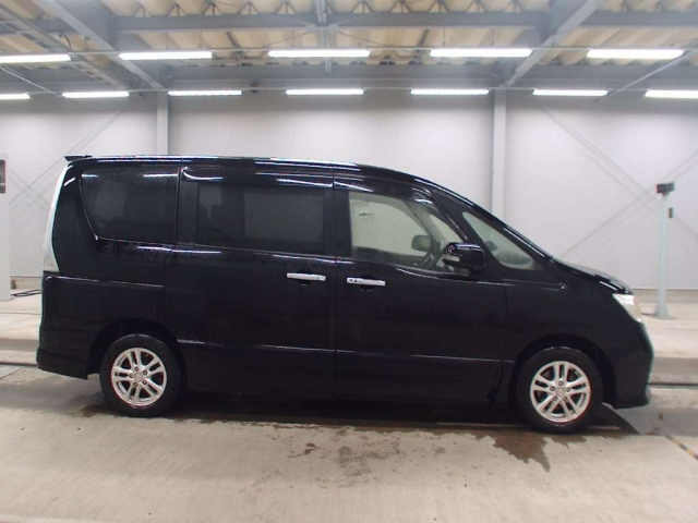 NISSAN SERENA 2013