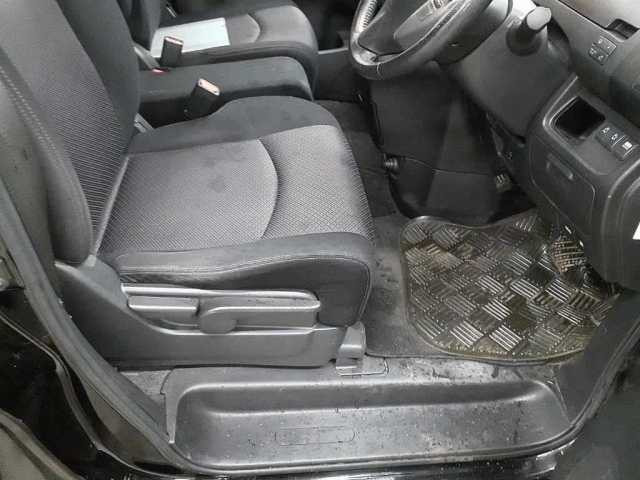 NISSAN SERENA 2013
