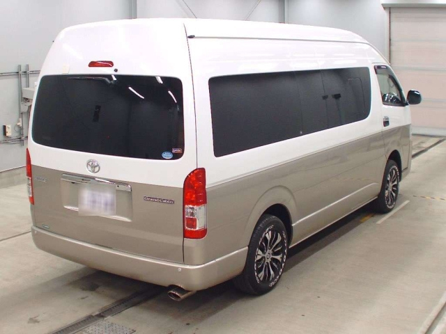 TOYOTA HIACE 2017
