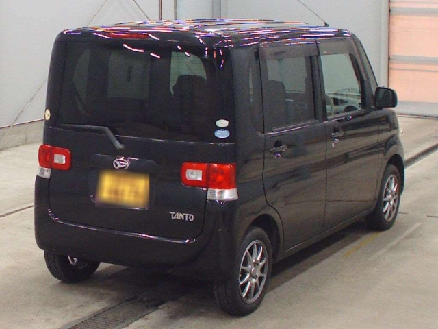 DAIHATSU TANTO 2011