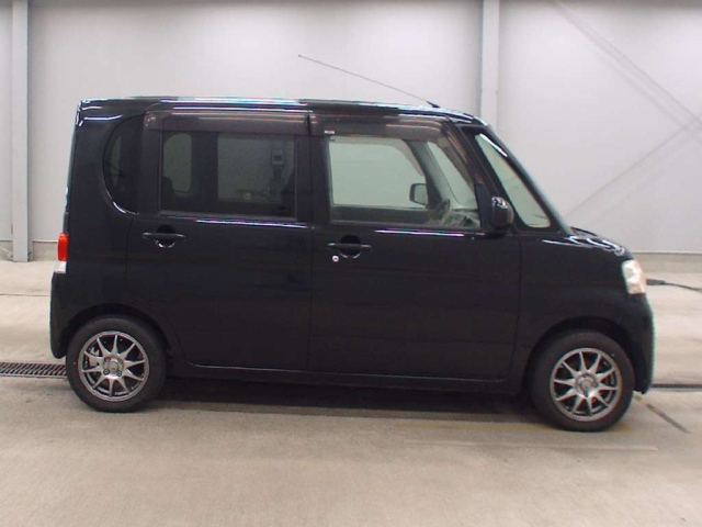 DAIHATSU TANTO 2011
