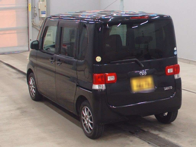 DAIHATSU TANTO 2011