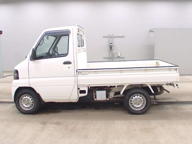 MITSUBISHI MINICAB TRUCK 2009