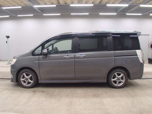 HONDA STEP WAGON 2013
