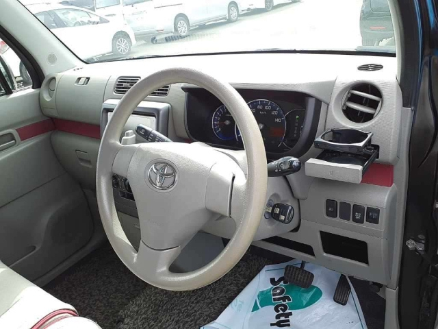 TOYOTA PIXIS SPACE 2012