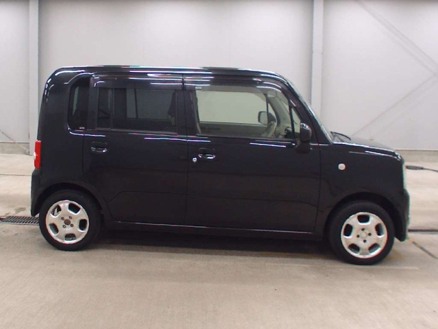 TOYOTA PIXIS SPACE 2012