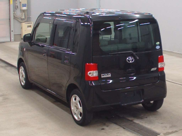 TOYOTA PIXIS SPACE 2012