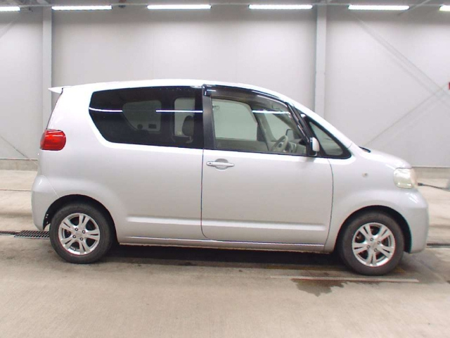 TOYOTA PORTE 2009