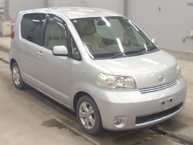 TOYOTA PORTE 2009
