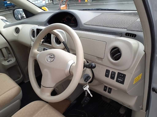 TOYOTA PORTE 2009