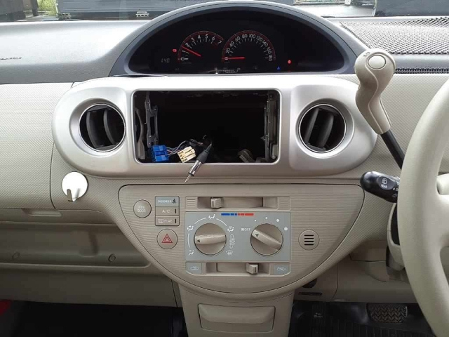 TOYOTA PORTE 2009