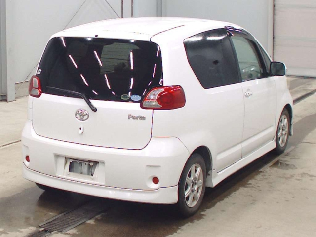 TOYOTA PORTE 2010