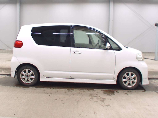 TOYOTA PORTE 2010